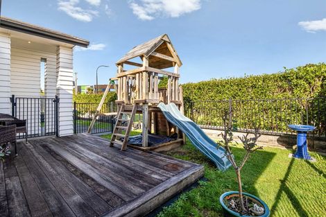 Photo of property in 36 Gilbransen Road, Kumeu, 0810