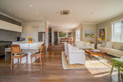 Photo of property in 33 Te Kawa Road, Greenlane, Auckland, 1061