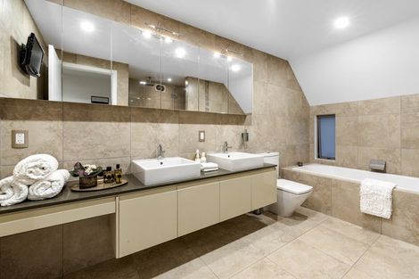 Photo of property in 12 Hauraki Road, Hauraki, Auckland, 0622