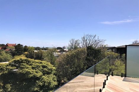 Photo of property in 16 Ridge Lane, New Plymouth, 4310