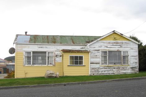 Photo of property in 27 Bridport Street, Kaitangata, 9210