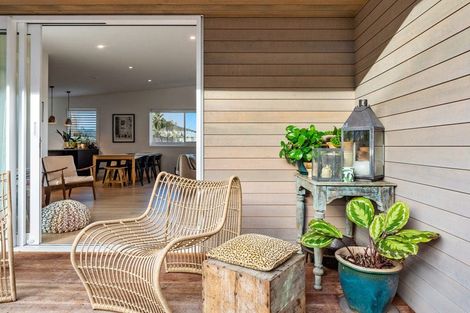 Photo of property in 37a Parr Terrace, Castor Bay, Auckland, 0620