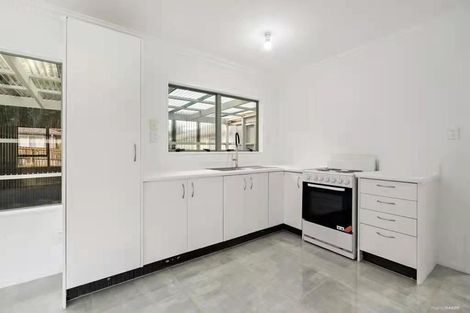 Photo of property in 11 Lori Place, Massey, Auckland, 0614