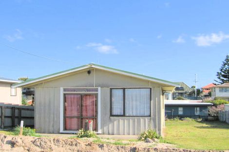 Photo of property in 52 Karewa Parade, Papamoa Beach, Papamoa, 3118