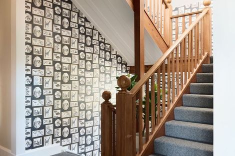 Photo of property in 10 Cobden Road, Bluff Hill, Napier, 4110