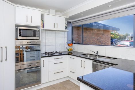 Photo of property in 23 Waiwherowhero Drive, St Andrews, Hamilton, 3200