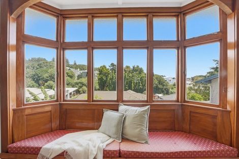 Photo of property in 6 Ridge Lane, New Plymouth, 4310