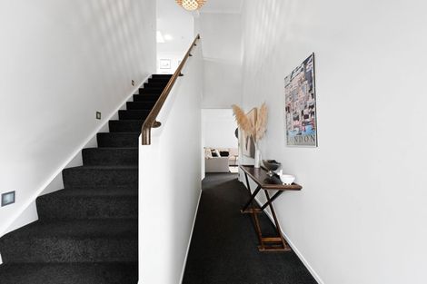 Photo of property in 194 Saint James Drive, Huntington, Hamilton, 3210