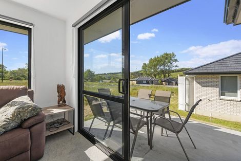 Photo of property in 10 Mahi Road, Helensville, 0800