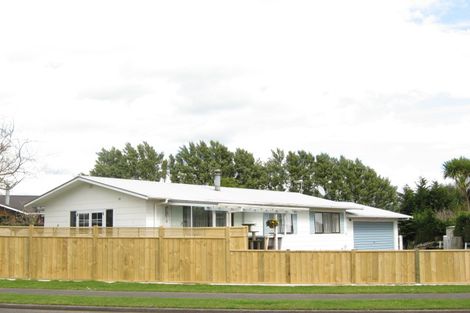 Photo of property in 60 Branch Road, Highlands Park, New Plymouth, 4312