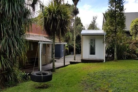 Photo of property in 48 Turanga Road, Henderson Valley, Auckland, 0612