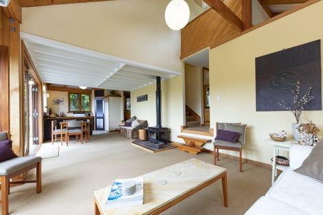 Photo of property in 7 Piha Road, Piha, 0772