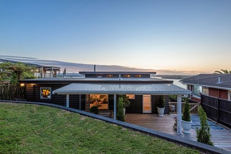 Photo of property in 17 Brigantine Drive, Beach Haven, Auckland, 0626