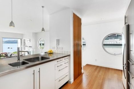 Photo of property in 117 Marine Parade, Seatoun, Wellington, 6022