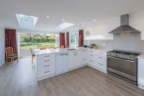 Photo of property in 72 Avenue North Road, Levin, 5510