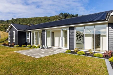Photo of property in 1 Peregrine Place, Kinloch, Taupo, 3377
