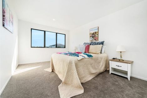 Photo of property in 17 Woven Place, Karaka, Papakura, 2113