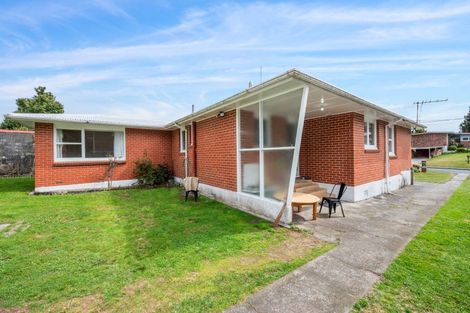 Photo of property in 2/22 Hillcrest Avenue, Hillcrest, Auckland, 0627