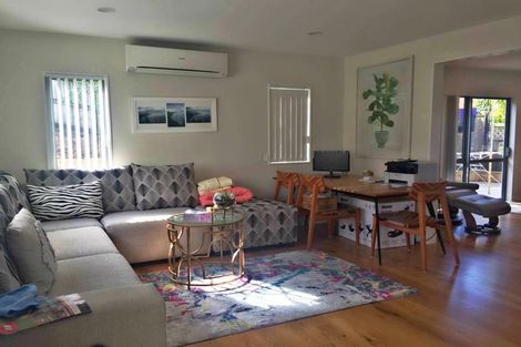 Photo of property in 9 Trotting Terrace, Fairview Heights, Auckland, 0632