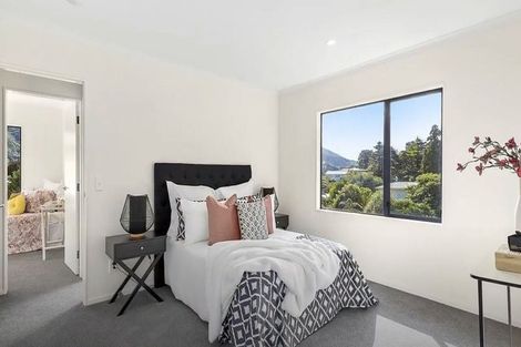 Photo of property in 2/7 Carleton Terrace, Tawa, Wellington, 5028