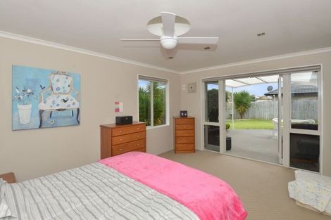 Photo of property in 18 Roto View, One Tree Point, 0118