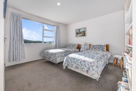 Photo of property in 32 Paremata Crescent, Paremata, Porirua, 5024