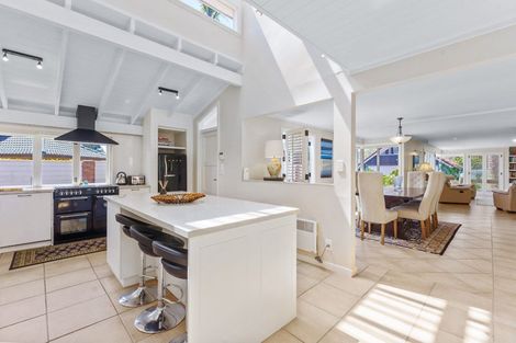 Photo of property in 31 Milford Road, Milford, Auckland, 0620