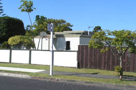 Photo of property in 10 Knightsbridge Drive, Forrest Hill, Auckland, 0620