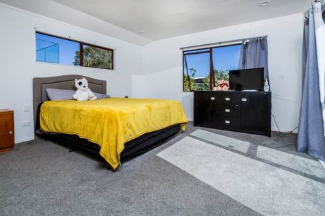 Photo of property in 134 Colwill Road, Massey, Auckland, 0614