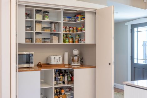 Photo of property in 16 Selwyn Crescent, College Estate, Whanganui, 4500