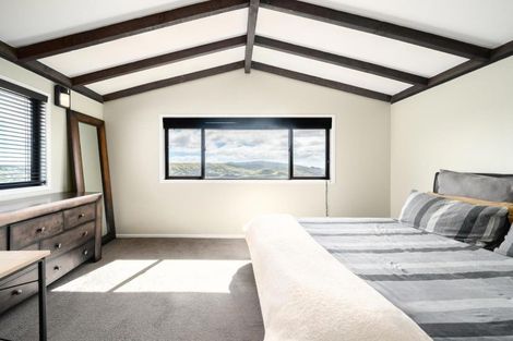 Photo of property in 16 Carluke Street, Paparangi, Wellington, 6037