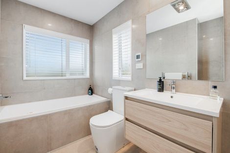 Photo of property in 169 Millwater Parkway, Silverdale, 0932