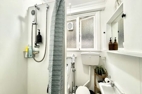 Photo of property in 1/246 Oriental Parade, Oriental Bay, Wellington, 6011