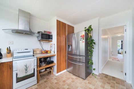 Photo of property in 76 Wikiriwhi Crescent, Awapuni, Palmerston North, 4412