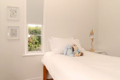 Photo of property in 22 Morriggia Place, Bayview, Auckland, 0629