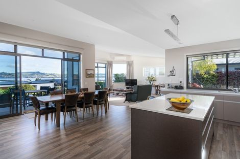 Photo of property in 27 Pukenamu Road, Rainbow Point, Taupo, 3330