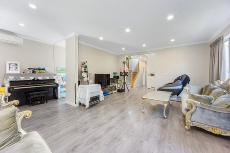 Photo of property in 1b Harrowglen Drive, Northcross, Auckland, 0632