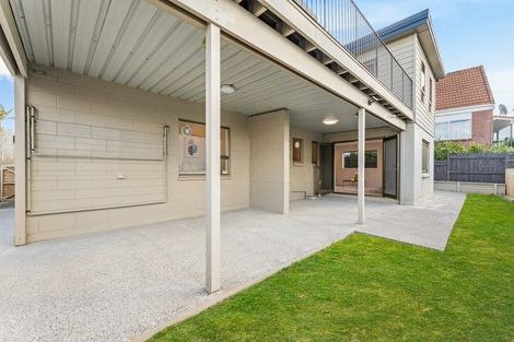 Photo of property in 152 Luckens Road, West Harbour, Auckland, 0618