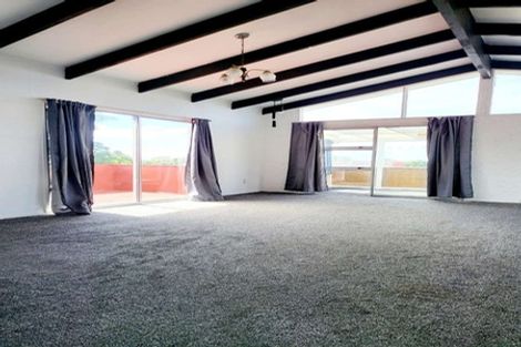 Photo of property in 779 East Coast Road, Northcross, Auckland, 0630