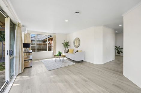 Photo of property in 14 Fernbrook Close, Burswood, Auckland, 2013
