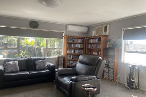 Photo of property in 1/8 Wickstead Place, Massey, Auckland, 0614