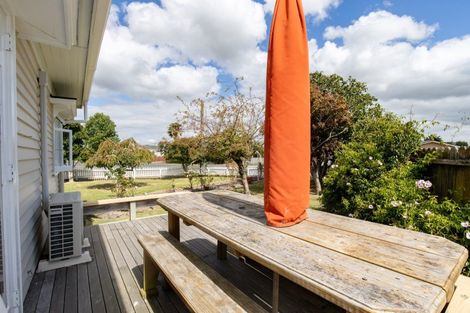 Photo of property in 11 Darlington Street, Ngatea, 3503