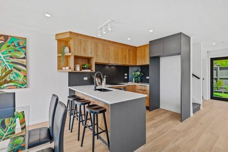 Photo of property in 6/13 Fairdale Place, Birkdale, Auckland, 0626