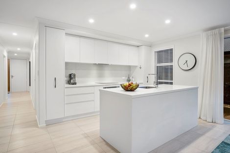 Photo of property in 32 Awatira Drive, Papamoa Beach, Papamoa, 3118