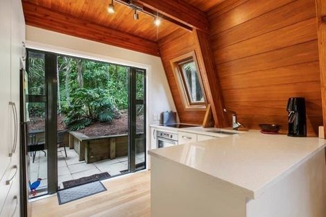 Photo of property in 36 Titirangi Beach Road, Titirangi, Auckland, 0604