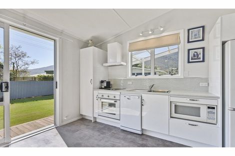 Photo of property in 20 Renata Road, Okiwi Bay, 7193