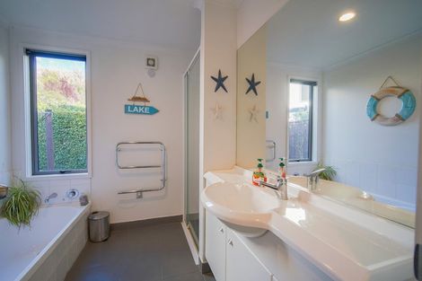 Photo of property in 9 Meadowbrook Place, Wanaka, 9305