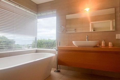 Photo of property in 15 Drayton Drive, Mount Pleasant, Christchurch, 8081