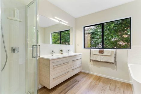 Photo of property in 20a Evelyn Road, Cockle Bay, Auckland, 2014