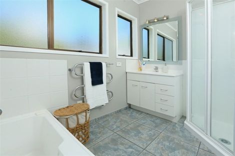 Photo of property in 5 Coey Place, Glen Eden, Auckland, 0602